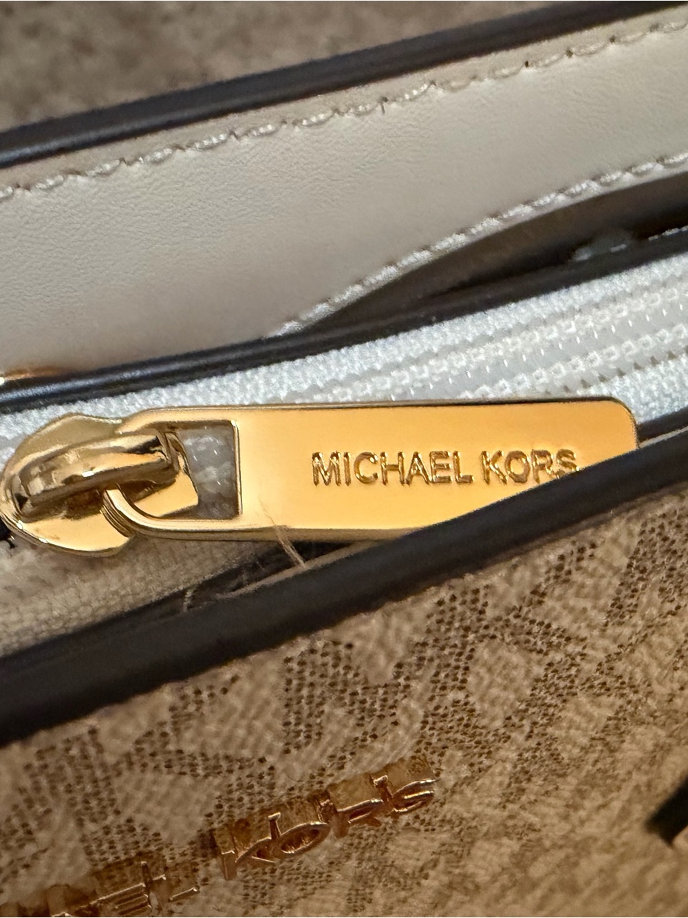 Michael Kors Sheila Bag LT Cream Large- NWT - Picture 11 of 11